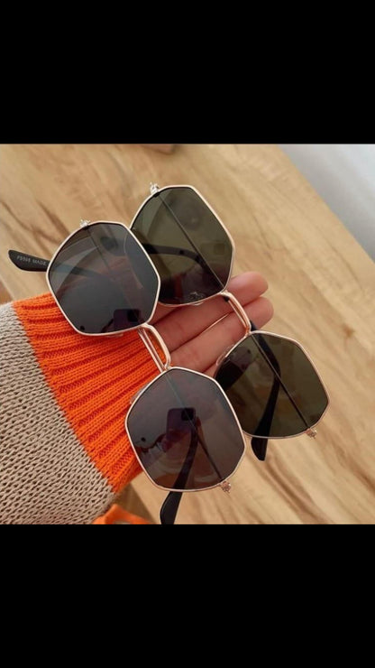 Suga Octagon Round Black Sunglass